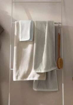 Frottier-Handtuch mit Struktur aus reiner Bio-Baumwolle von hessnatur