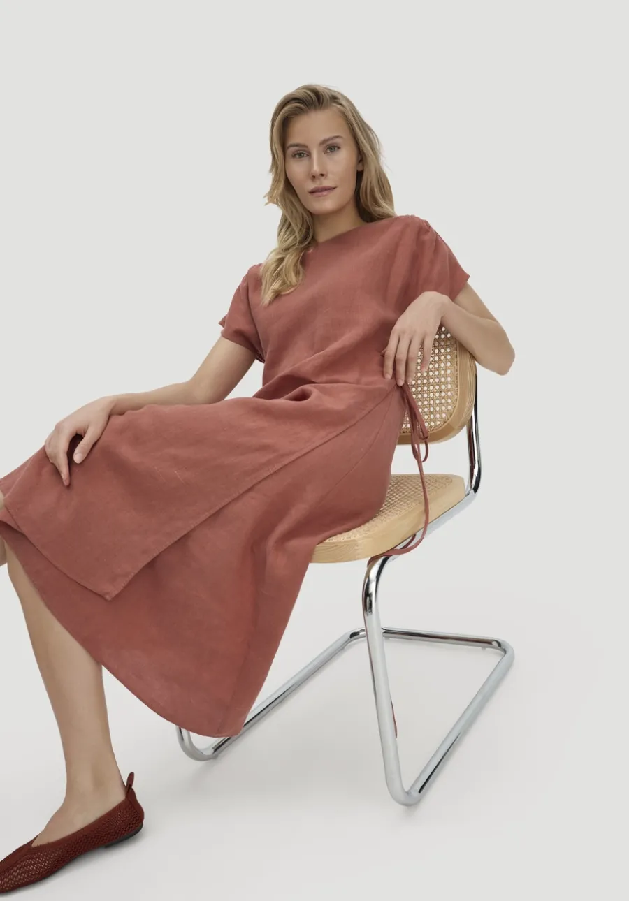 Kleid mit Wickeloptik Midi aus reinem Leinen von hessnatur