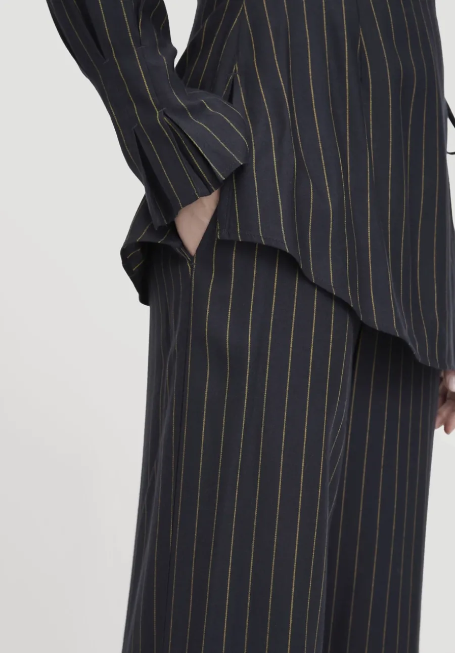 Nadelstreifenhose Wide Leg Relaxed aus reiner LENZING™ ECOVERO™ Viskose von hessnatur