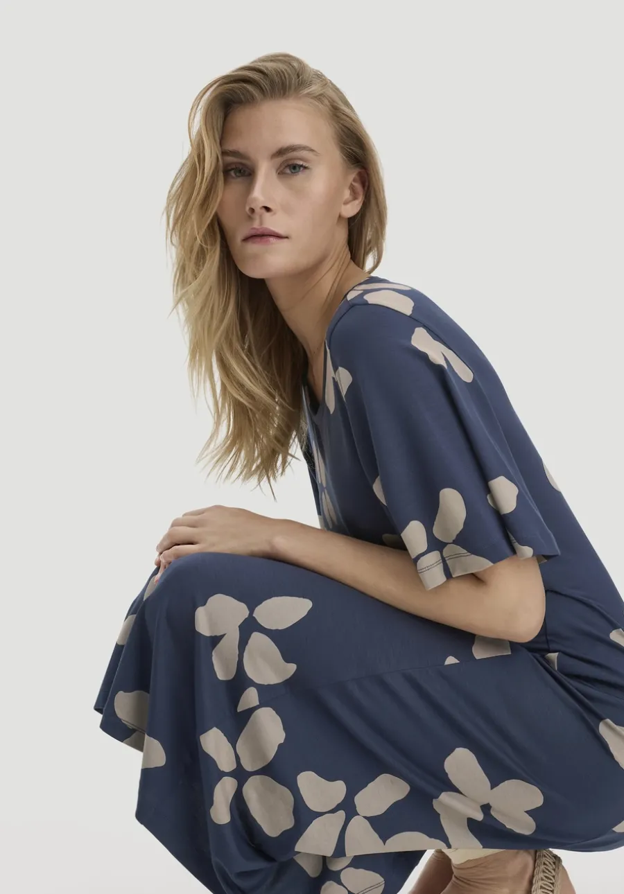 Print Jersey Kleid kniebedeckend Slim aus TENCEL™ Lyocell von hessnatur