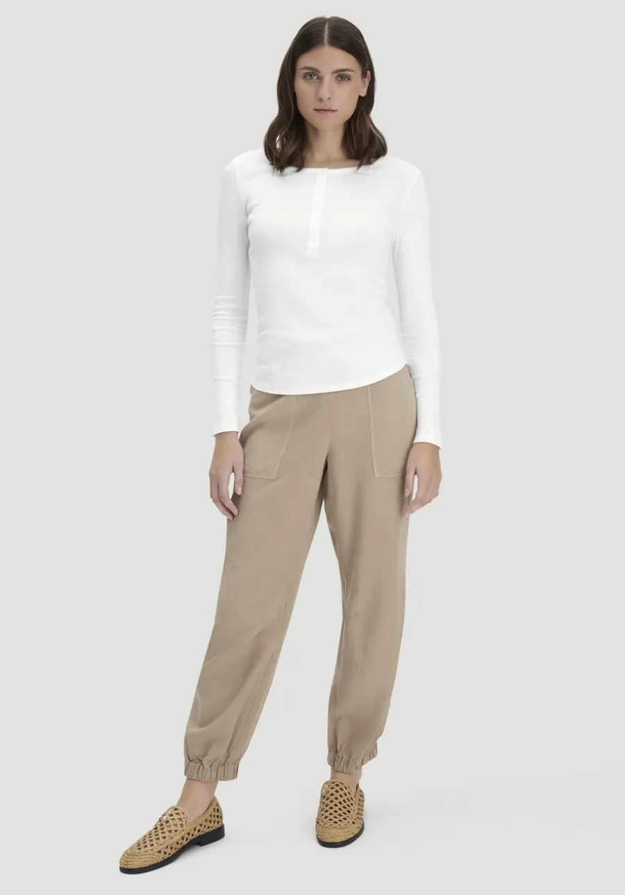 Softrib Longsleeve Henley Fitted aus Bio-Baumwolle und Tencel™ Modal von hessnatur