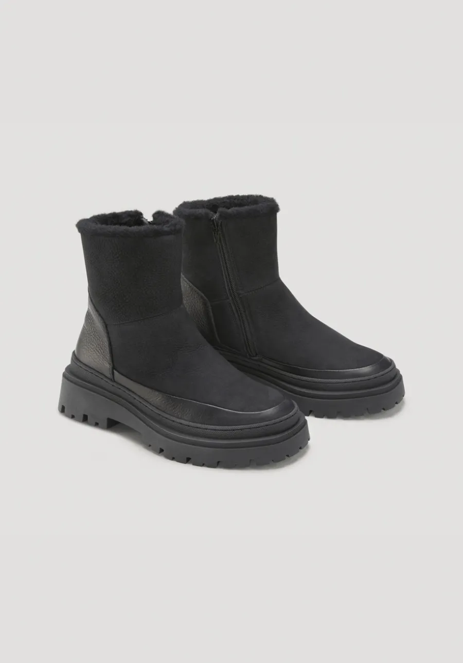 Stiefelette aus chromfrei gegerbtem Nubuk-Leder von hessnatur