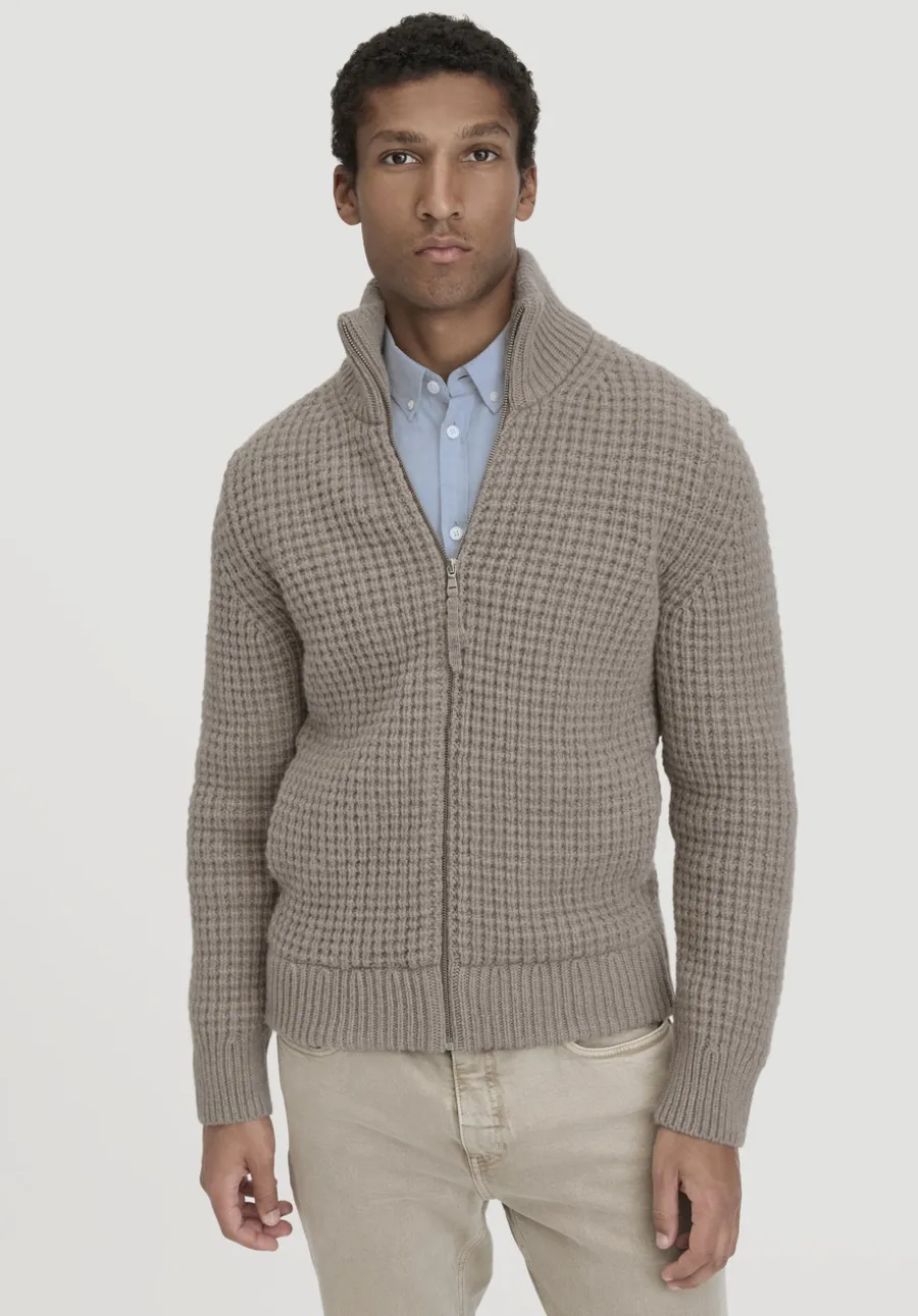 Strick Jacke Relaxed BETTER RECYCLING aus reiner Bio-Merinowolle von hessnatur
