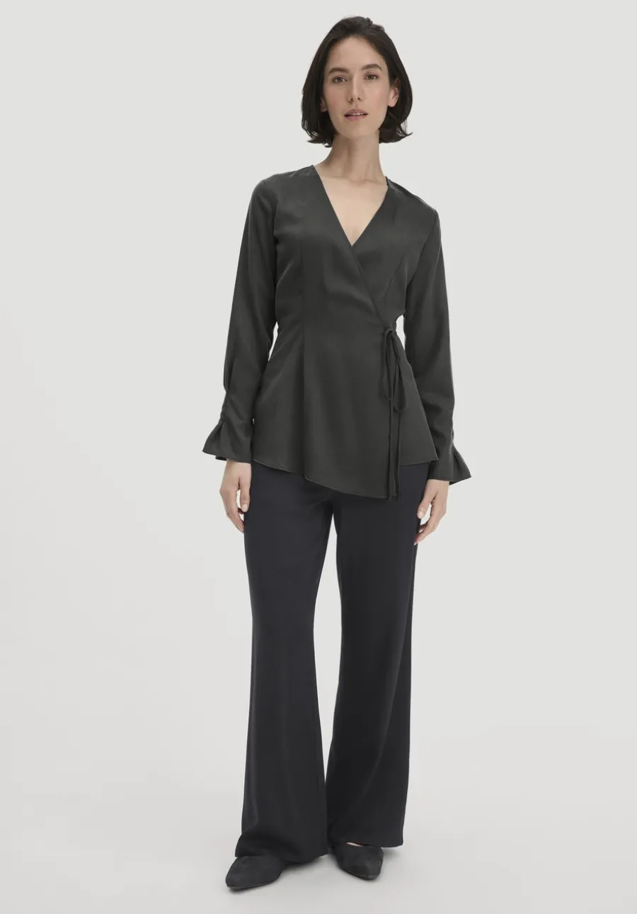 Wickelbluse Regular aus TENCEL™ Lyocell von hessnatur
